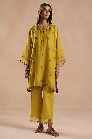 Yellow Chanderi Silk Floral Embroidered Kurta Set by Begum Pret