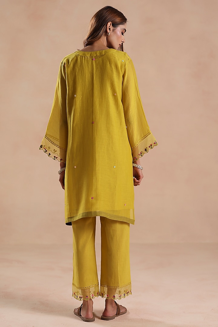 Yellow Chanderi Silk Floral Embroidered Kurta Set by Begum Pret at Pernia's Pop Up Shop