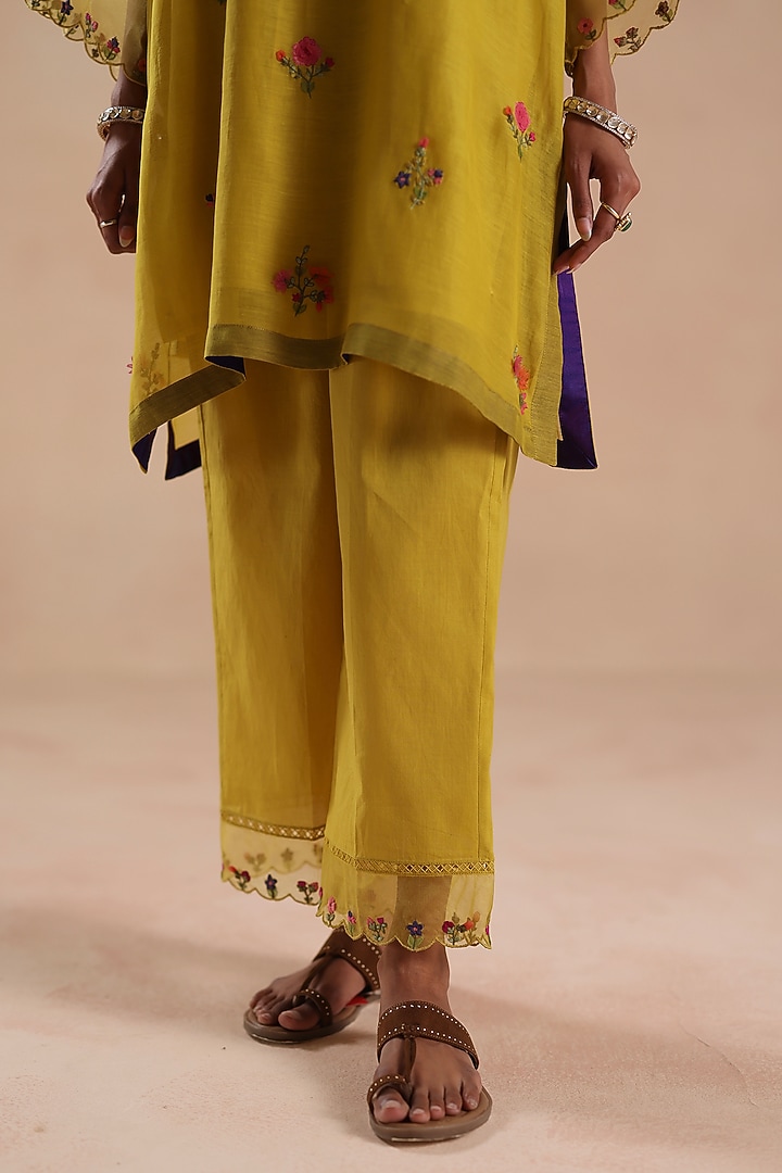 Yellow Chanderi Silk Floral Embroidered Kurta Set by Begum Pret at Pernia's Pop Up Shop