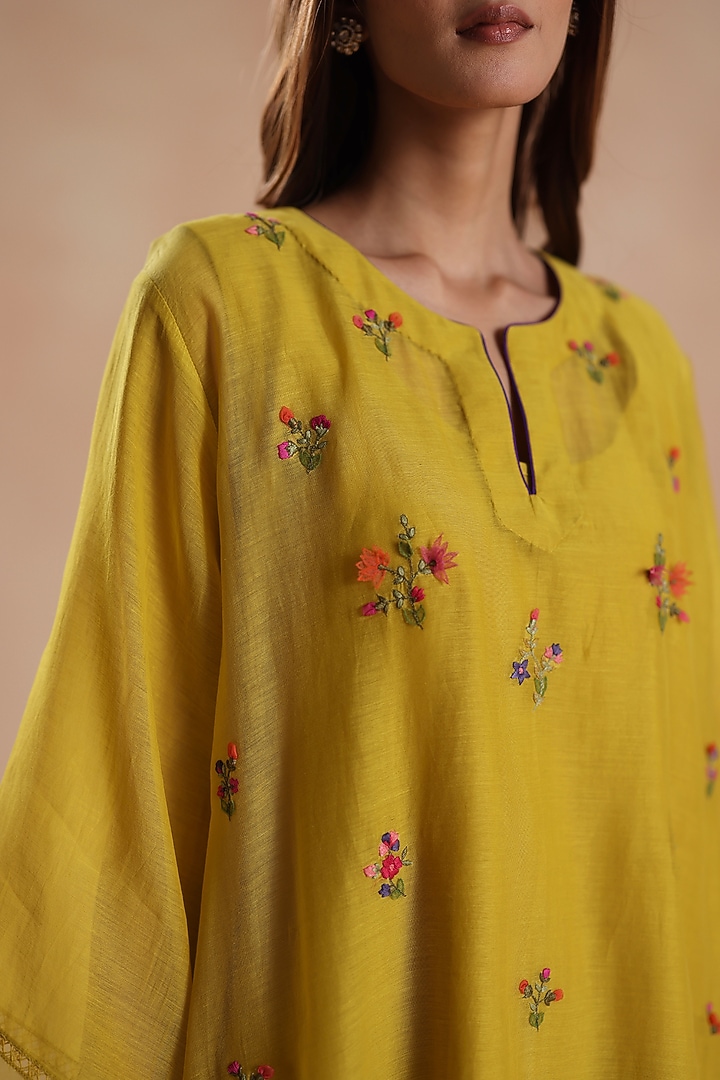 Yellow Chanderi Silk Floral Embroidered Kurta Set by Begum Pret at Pernia's Pop Up Shop