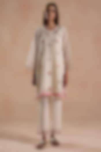 Ivory Chanderi Silk Floral Embroidered Kurta Set by Begum Pret at Pernia's Pop Up Shop