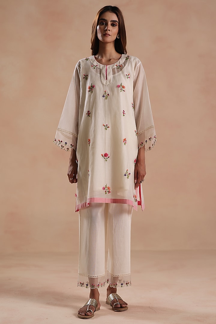 Ivory Chanderi Silk Floral Embroidered Kurta Set by Begum Pret at Pernia's Pop Up Shop