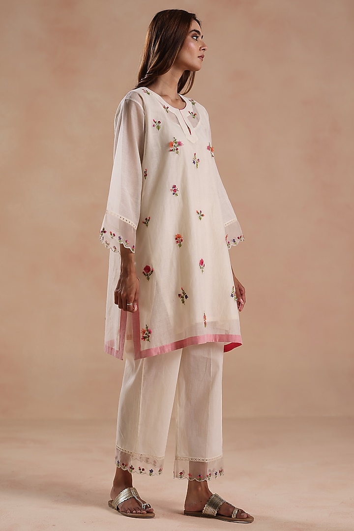 Ivory Chanderi Silk Floral Embroidered Kurta Set by Begum Pret at Pernia's Pop Up Shop