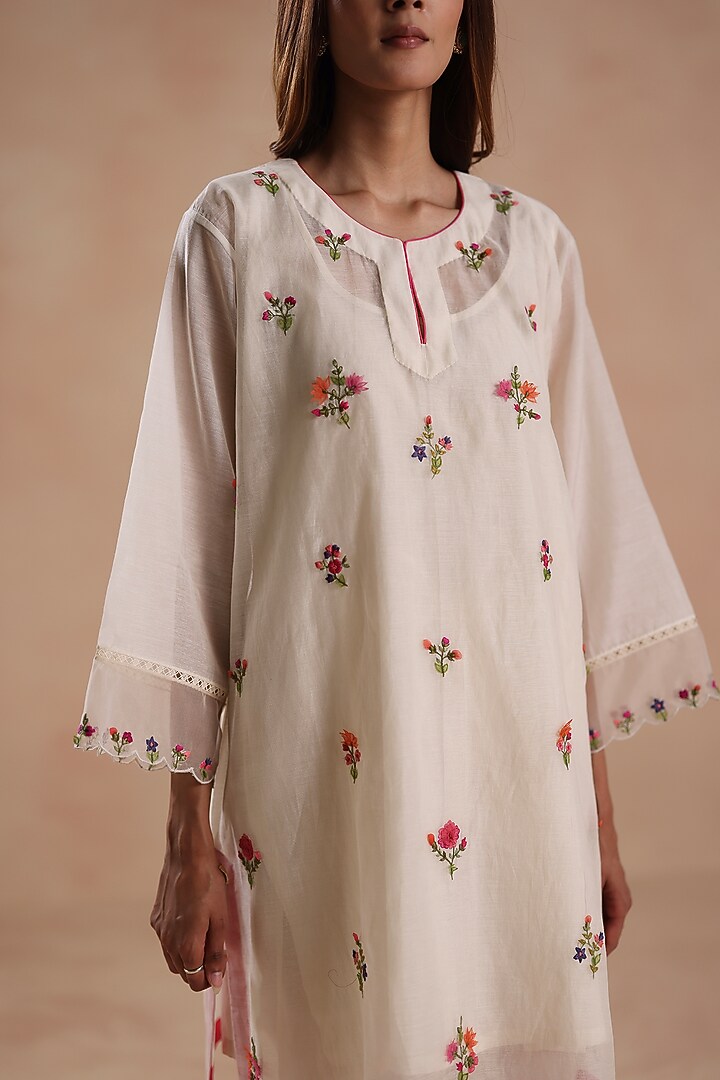 Ivory Chanderi Silk Floral Embroidered Kurta Set by Begum Pret at Pernia's Pop Up Shop