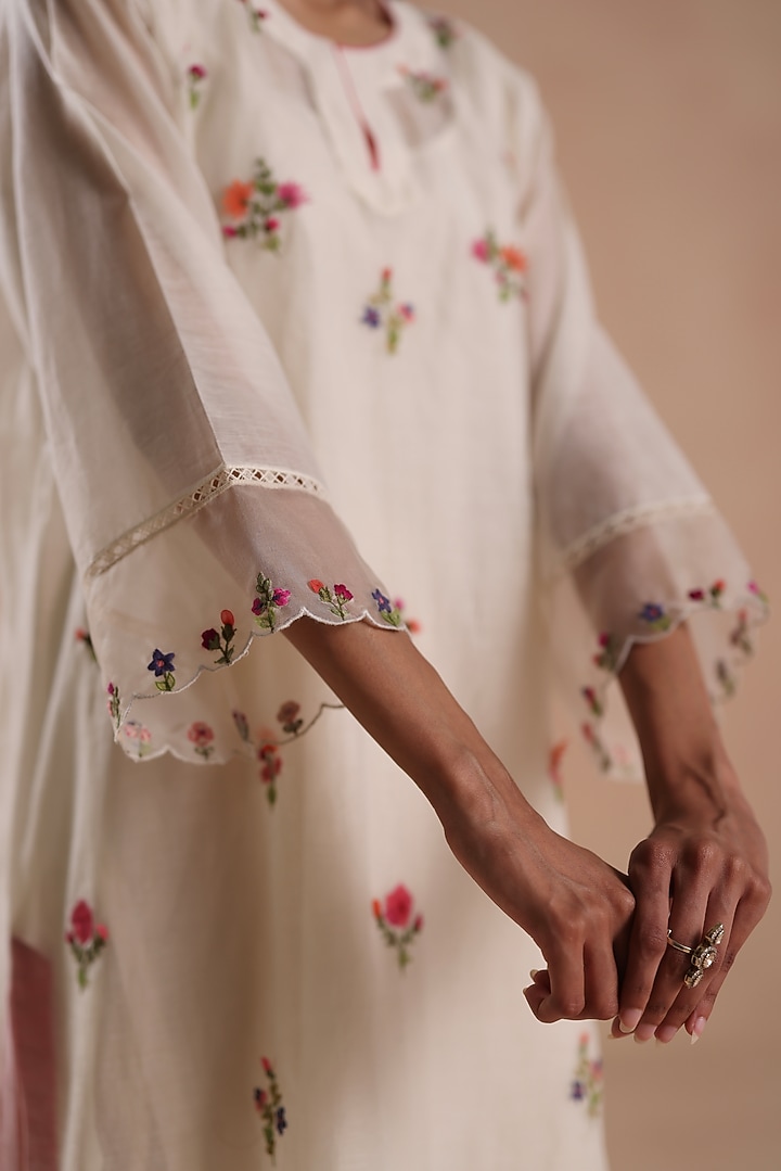 Ivory Chanderi Silk Floral Embroidered Kurta Set by Begum Pret at Pernia's Pop Up Shop