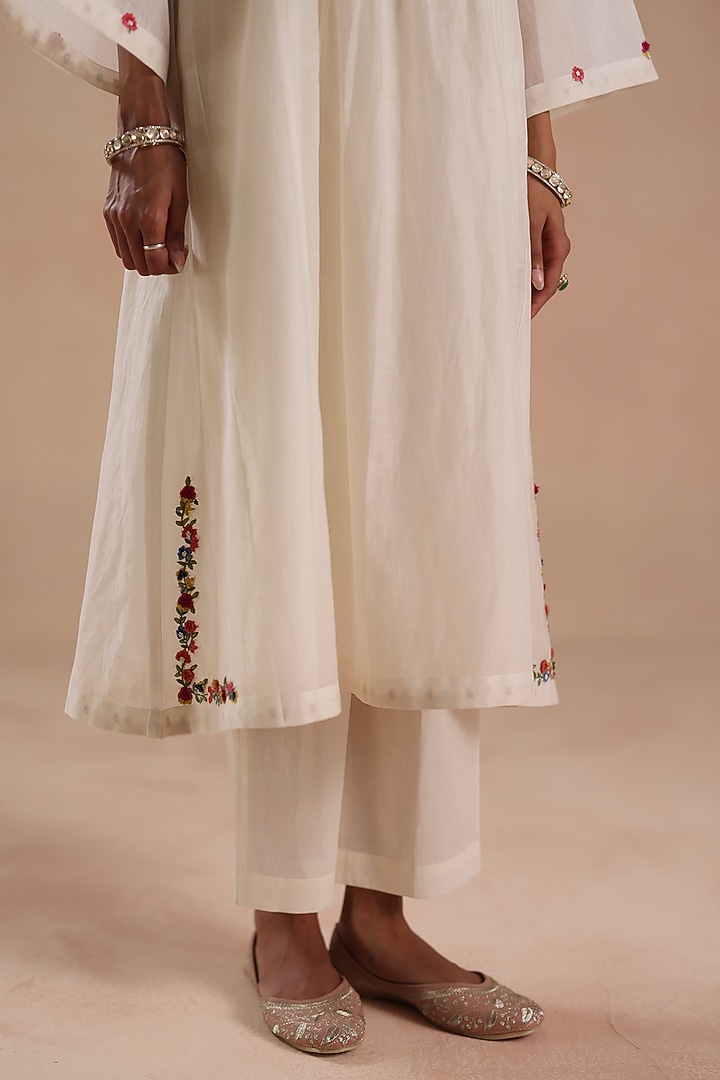 Ivory Chanderi Silk Floral Embroidered Kurta Set by Begum Pret at Pernia's Pop Up Shop