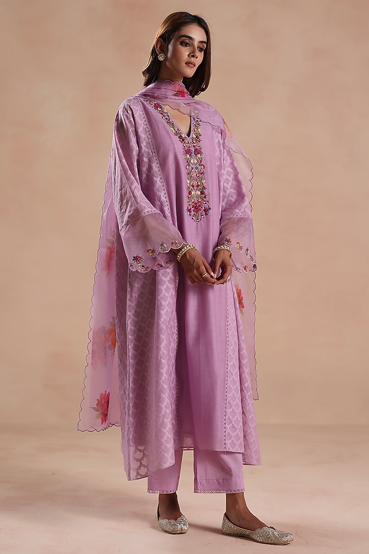 Light Purple Chanderi Silk Floral Embridered Kurta Set by Begum Pret at Pernia's Pop Up Shop