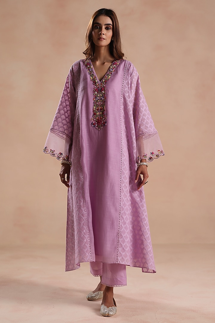 Light Purple Chanderi Silk Floral Embridered Kurta Set by Begum Pret at Pernia's Pop Up Shop