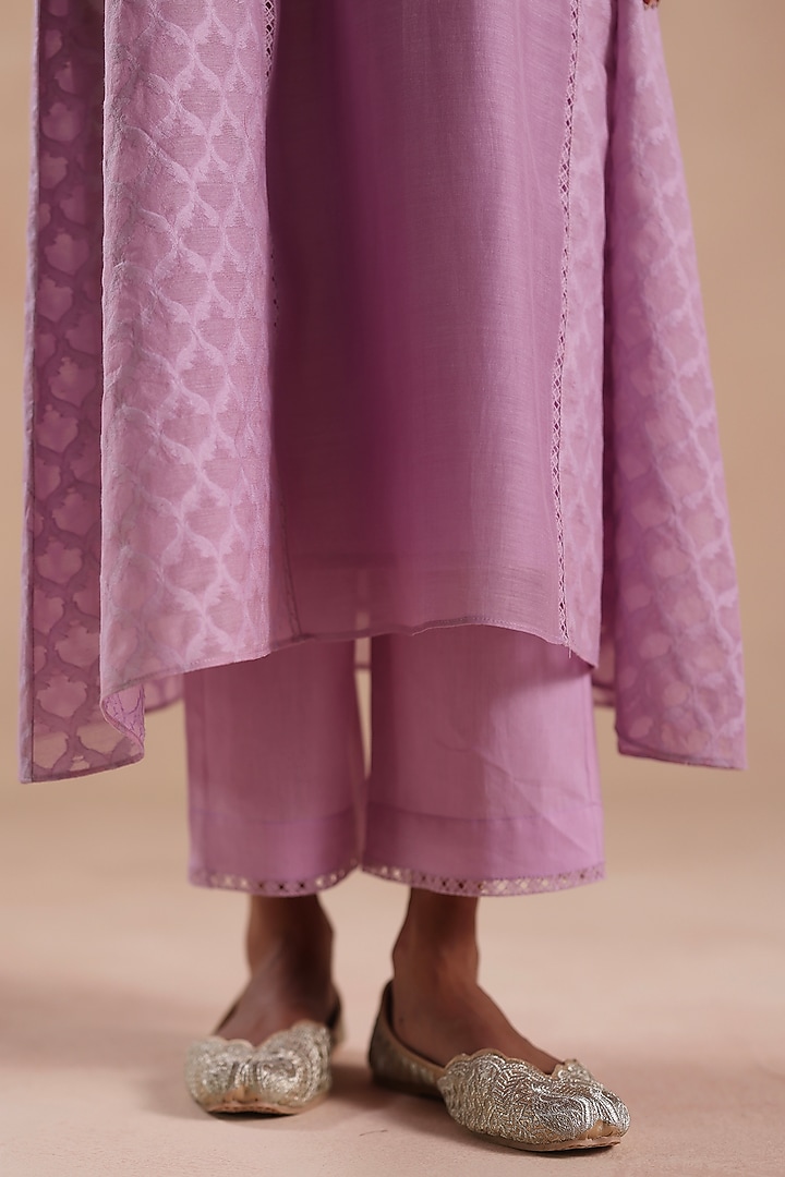 Light Purple Chanderi Silk Floral Embridered Kurta Set by Begum Pret at Pernia's Pop Up Shop