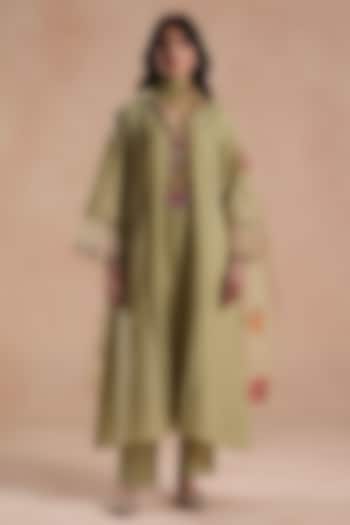 Light Green Chanderi Silk Floral Embridered Kurta Set by Begum Pret at Pernia's Pop Up Shop