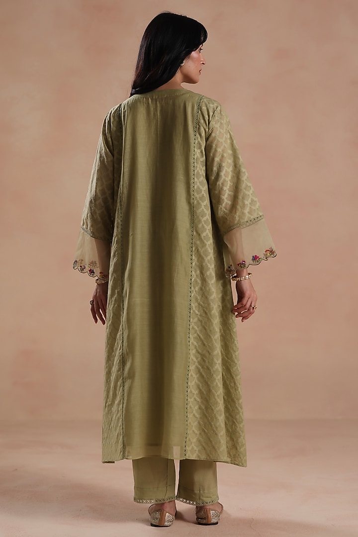 Light Green Chanderi Silk Floral Embridered Kurta Set by Begum Pret at Pernia's Pop Up Shop