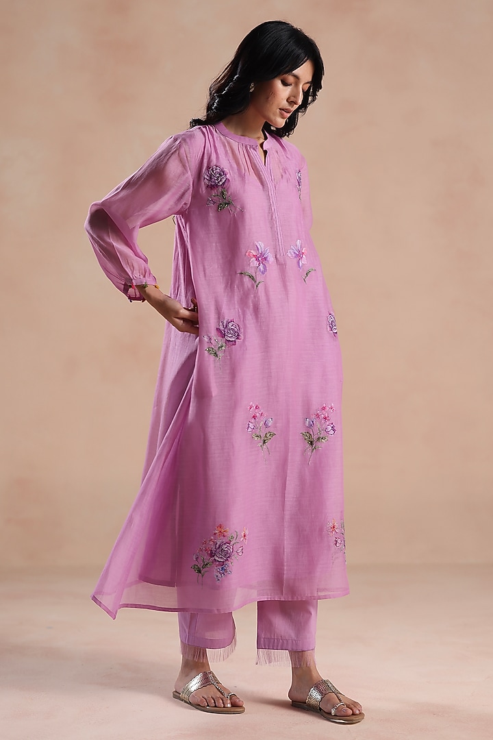 Light Purple Chanderi Silk Floral Embridered Kurta Set by Begum Pret at Pernia's Pop Up Shop