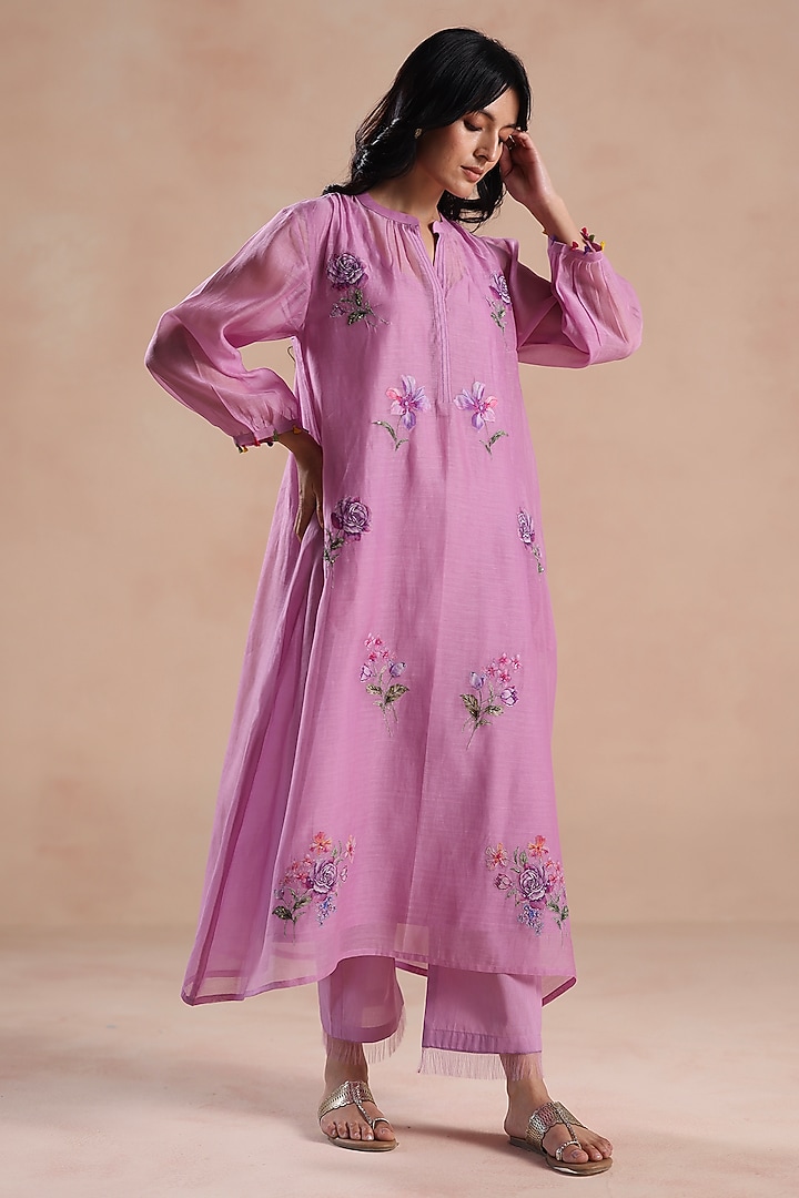 Light Purple Chanderi Silk Floral Embridered Kurta Set by Begum Pret at Pernia's Pop Up Shop