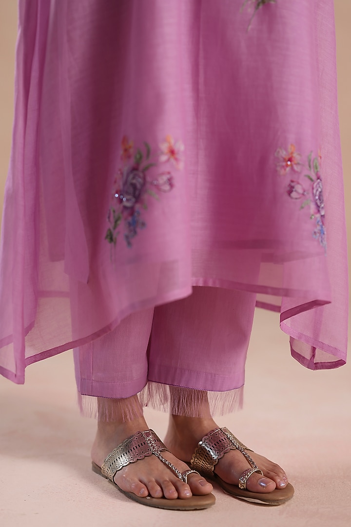 Light Purple Chanderi Silk Floral Embridered Kurta Set by Begum Pret at Pernia's Pop Up Shop