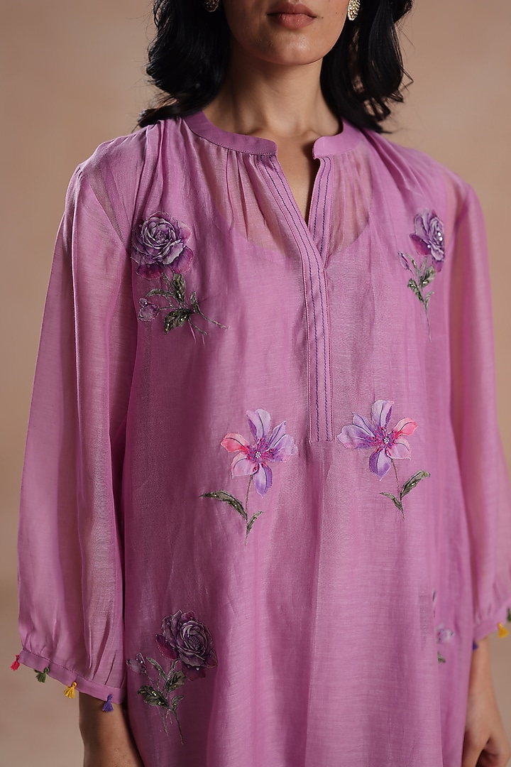 Light Purple Chanderi Silk Floral Embridered Kurta Set by Begum Pret at Pernia's Pop Up Shop