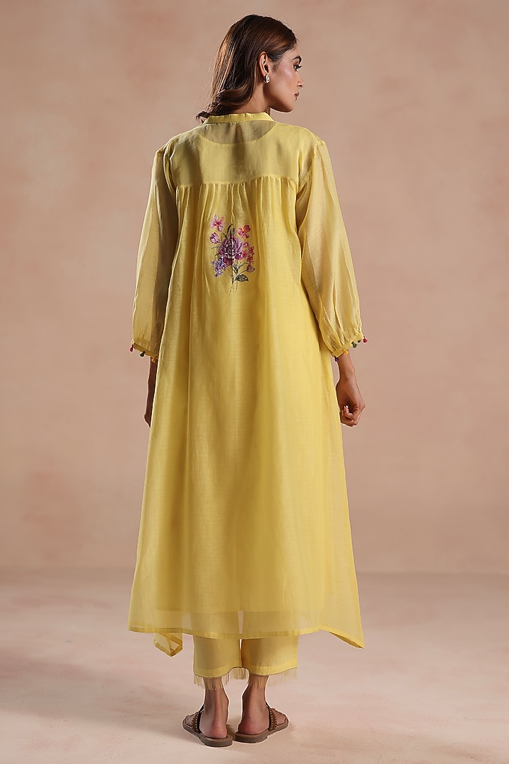 Yellow Chanderi Silk Floral Embridered Kurta Set by Begum Pret at Pernia's Pop Up Shop