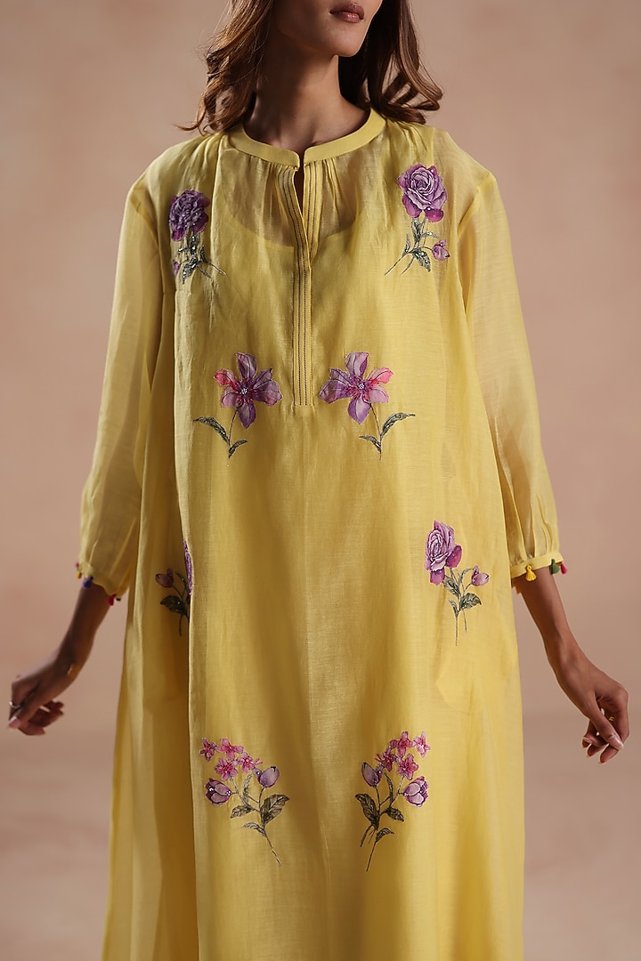 Yellow Chanderi Silk Floral Embridered Kurta Set by Begum Pret at Pernia's Pop Up Shop