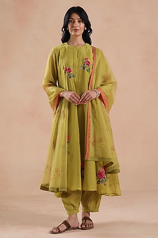 Pistachio Green Chanderi Silk Floral Embridered Kurta Set by Begum Pret