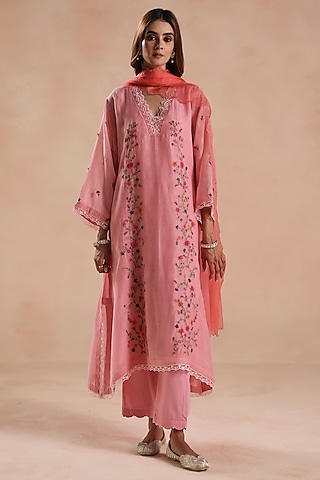 Blush Pink Chanderi Silk Floral Embridered Kurta Set by Begum Pret