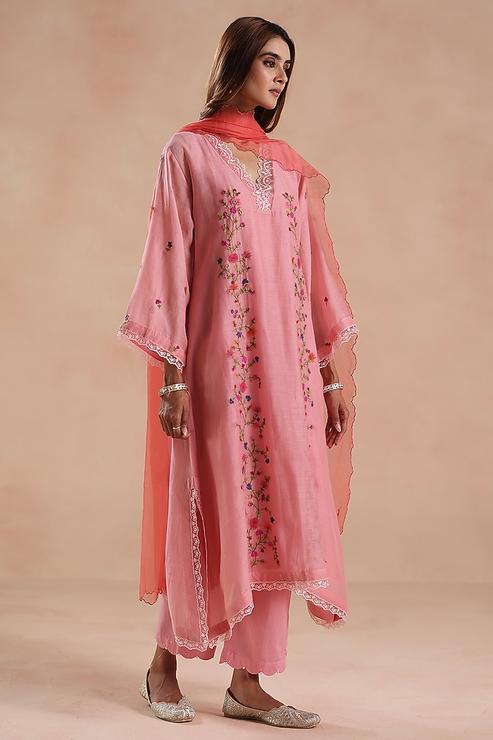Blush Pink Chanderi Silk Floral Embridered Kurta Set by Begum Pret at Pernia's Pop Up Shop