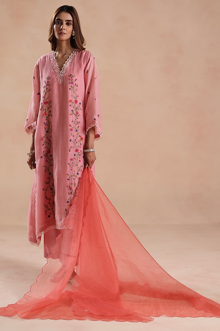 Blush Pink Chanderi Silk Floral Embridered Kurta Set by Begum Pret at Pernia's Pop Up Shop