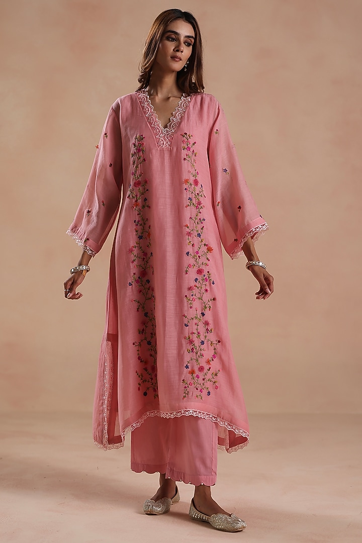 Blush Pink Chanderi Silk Floral Embridered Kurta Set by Begum Pret at Pernia's Pop Up Shop