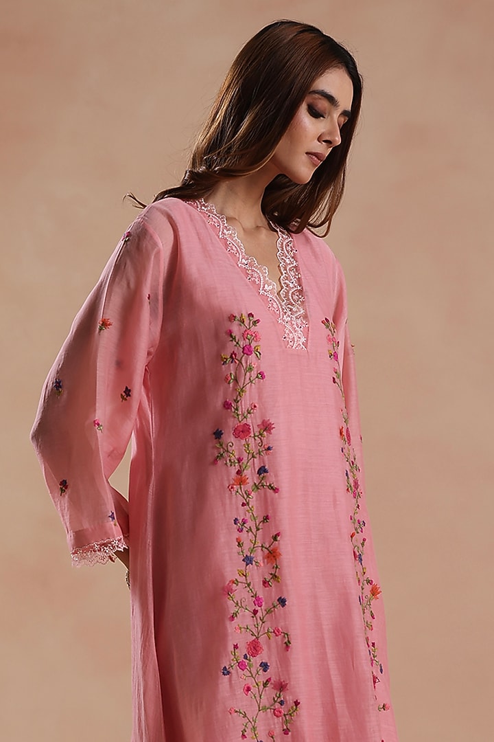 Blush Pink Chanderi Silk Floral Embridered Kurta Set by Begum Pret at Pernia's Pop Up Shop
