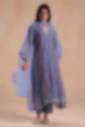 Powder Blue Chanderi Silk Floral Embridered Kurta Set by Begum Pret at Pernia's Pop Up Shop