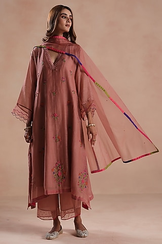 Copper Pink Chanderi Silk Floral Embridered Kurta Set by Begum Pret