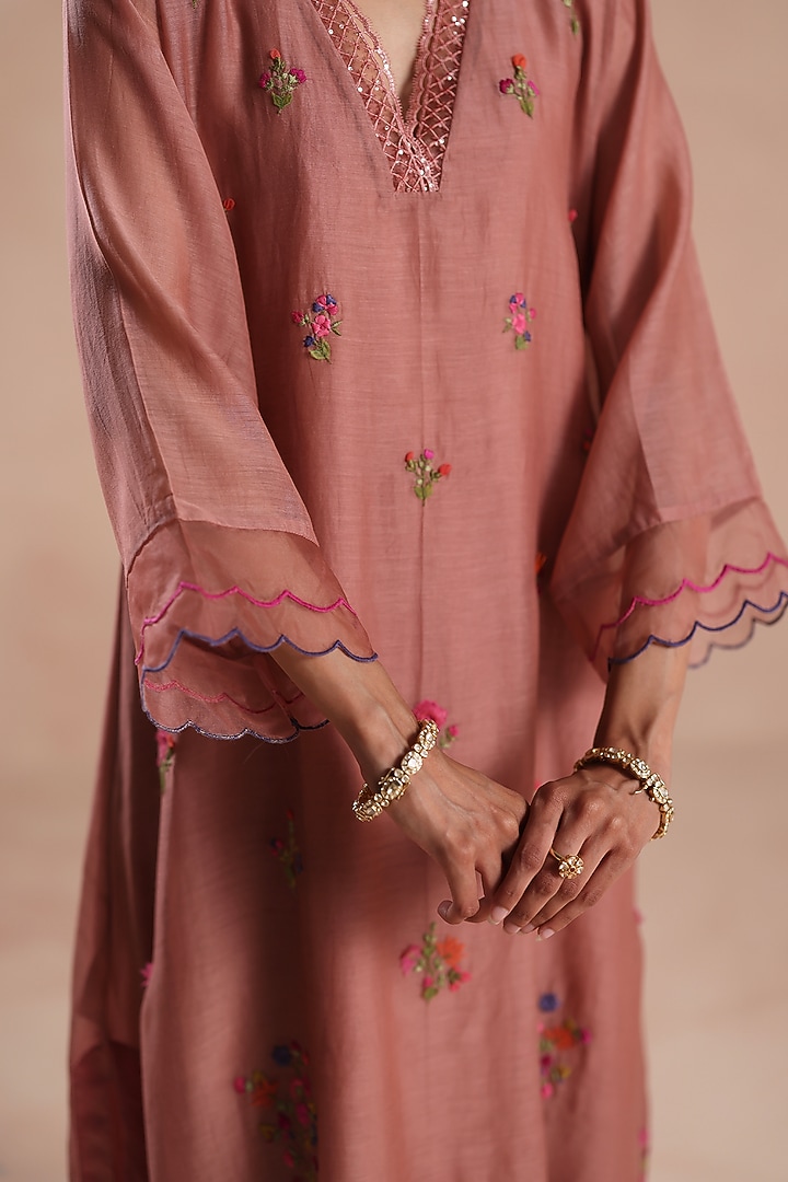 Copper Pink Chanderi Silk Floral Embridered Kurta Set by Begum Pret at Pernia's Pop Up Shop