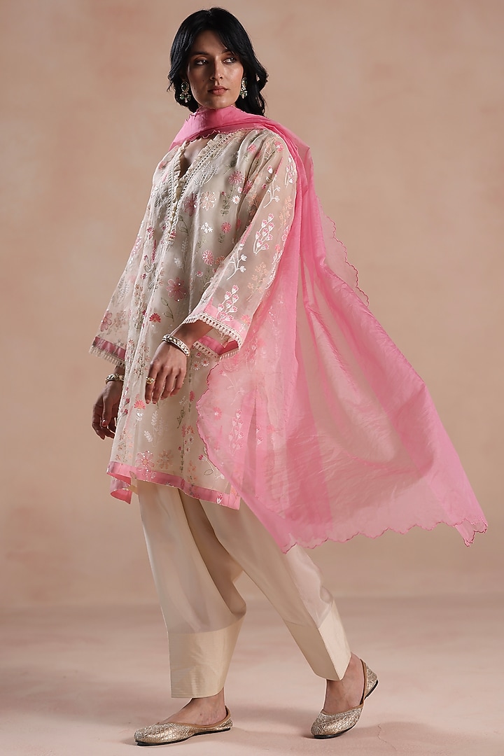 Pink Organza Dupatta by Begum Pret at Pernia's Pop Up Shop