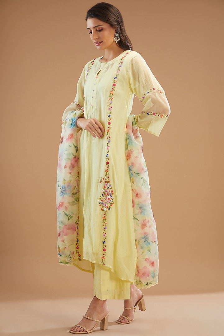 Yellow Chanderi Embroidered Kurta Set by Begum Pret at Pernia's Pop Up Shop