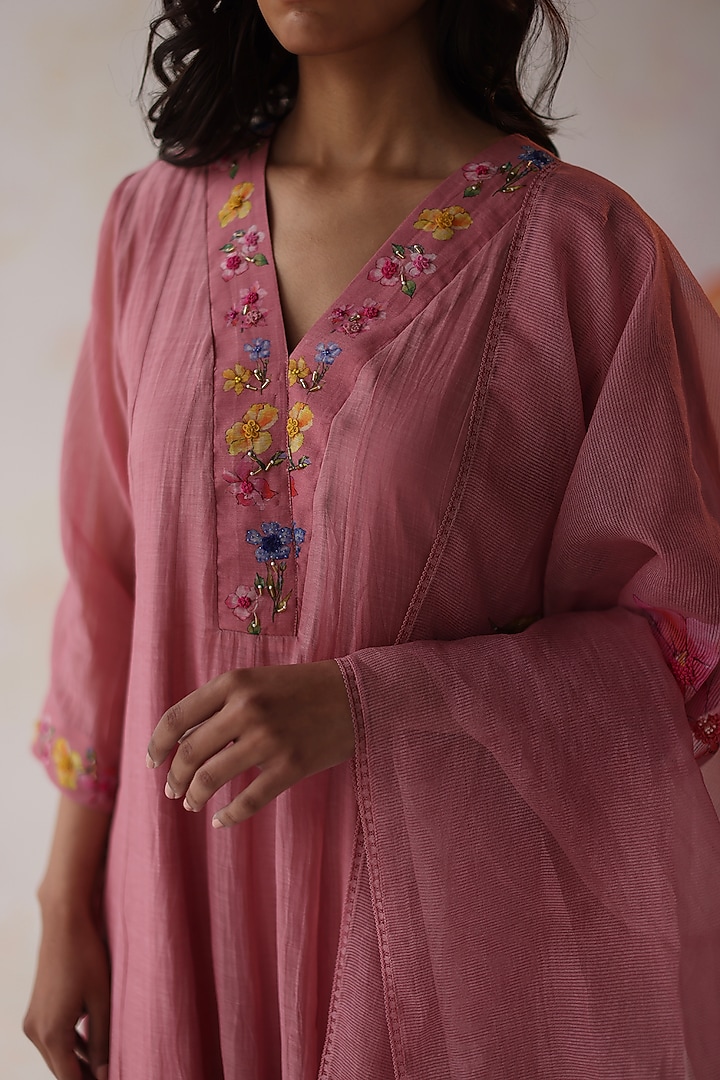 Peach Pink Silk Chanderi Hand Embroidered A-Line Kurta Set by Begum Pret at Pernia's Pop Up Shop