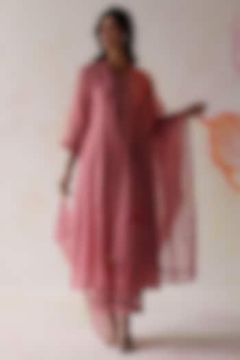 Peach Pink Silk Chanderi Hand Embroidered A-Line Kurta Set by Begum Pret at Pernia's Pop Up Shop