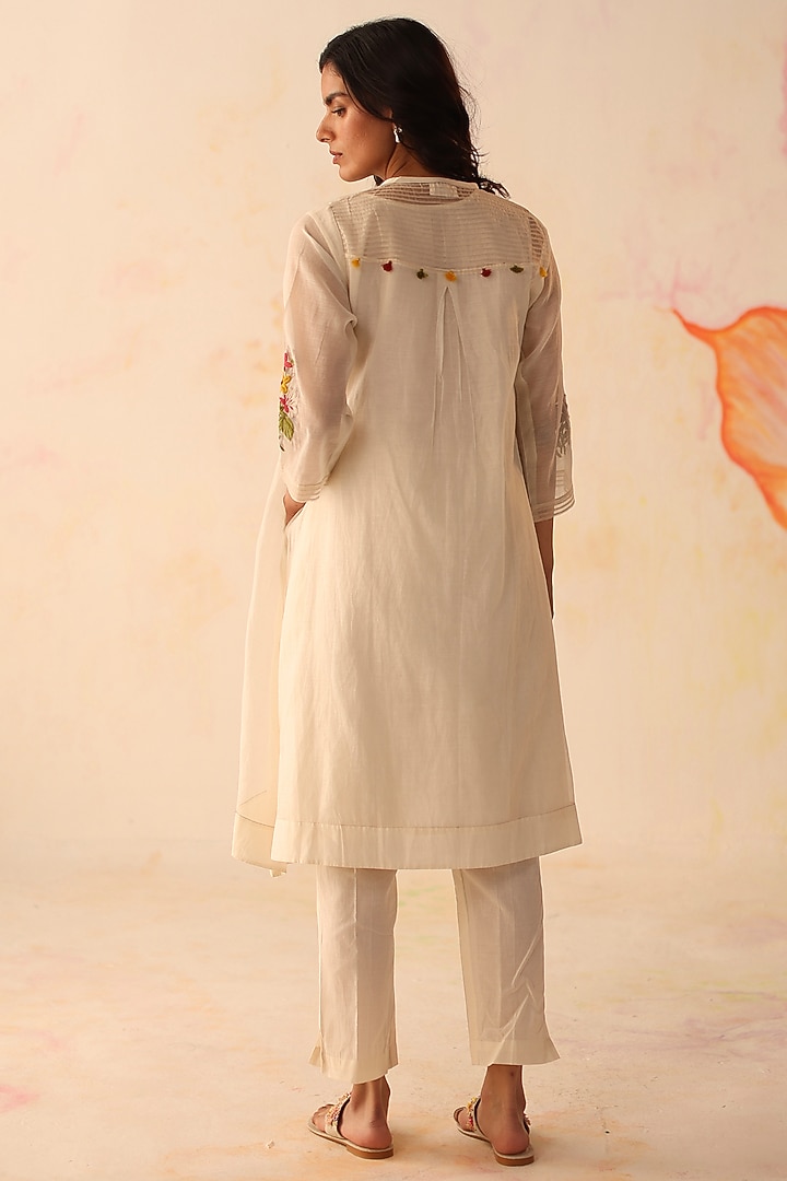 Ivory Chanderi Hand Embroidered Kurta Set by Begum Pret at Pernia's Pop Up Shop