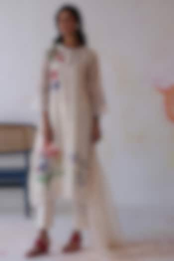 Ivory Chanderi Silk Hand Embroidered Asymmetric Kurta Set by Begum Pret at Pernia's Pop Up Shop