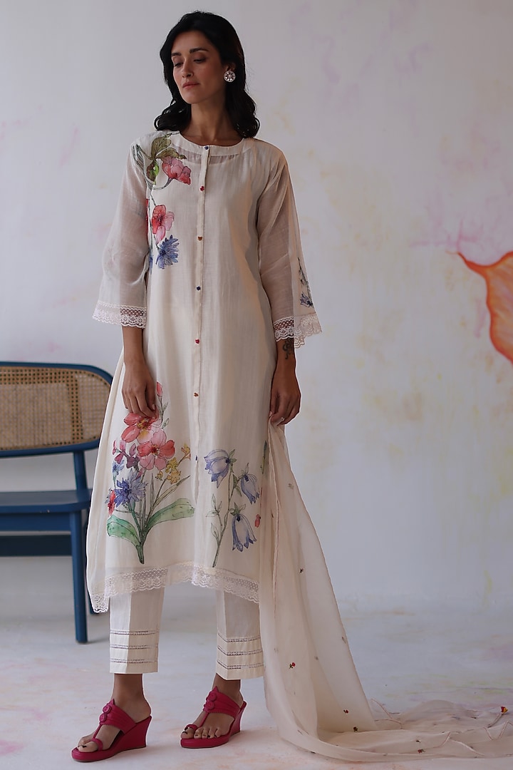 Ivory Chanderi Silk Hand Embroidered Asymmetric Kurta Set by Begum Pret at Pernia's Pop Up Shop