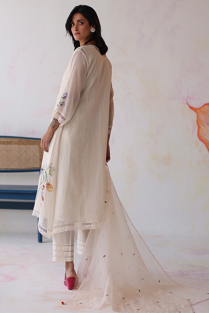 Ivory Chanderi Silk Hand Embroidered Asymmetric Kurta Set by Begum Pret at Pernia's Pop Up Shop