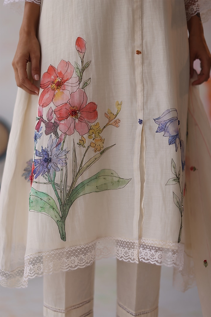 Ivory Chanderi Silk Hand Embroidered Asymmetric Kurta Set by Begum Pret at Pernia's Pop Up Shop