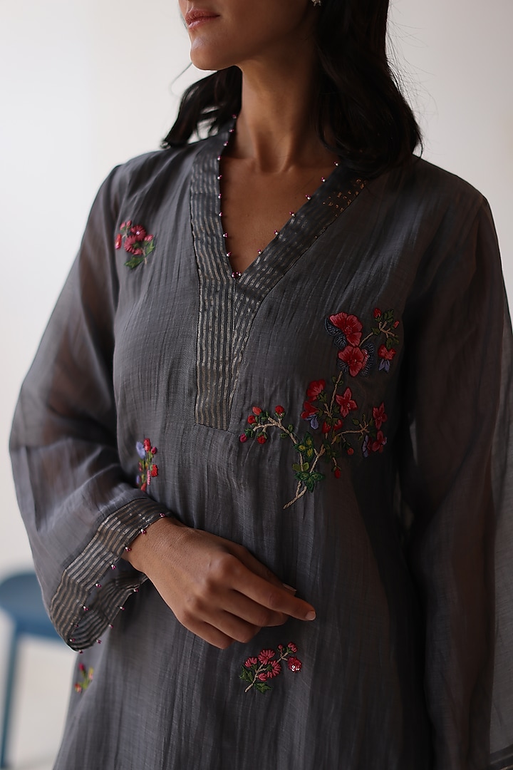 Grey Chanderi Sequins & Floral Embroidered Kurta Set by Begum Pret at Pernia's Pop Up Shop