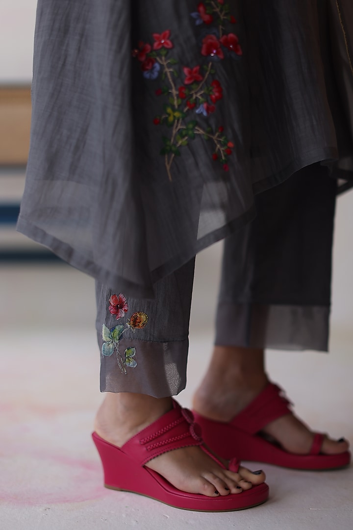Grey Chanderi Sequins & Floral Embroidered Kurta Set by Begum Pret at Pernia's Pop Up Shop