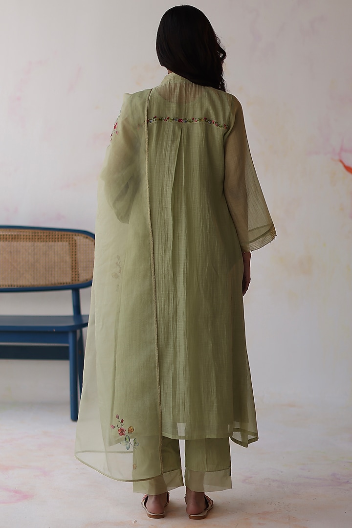 Green Chanderi Sequins & Floral Embroidered Kurta Set by Begum Pret at Pernia's Pop Up Shop