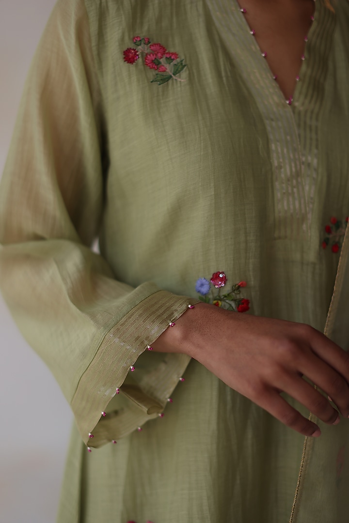 Green Chanderi Sequins & Floral Embroidered Kurta Set by Begum Pret at Pernia's Pop Up Shop