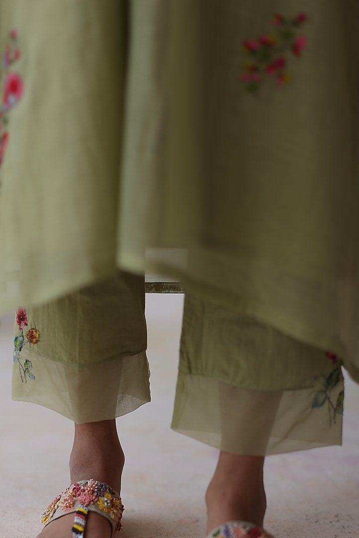 Green Chanderi Sequins & Floral Embroidered Kurta Set by Begum Pret at Pernia's Pop Up Shop