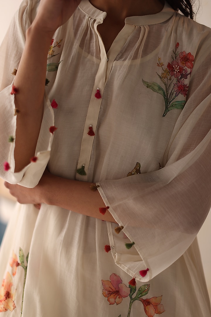 Ivory Chanderi Cutdana & Floral Applique Embroidered Kurta set by Begum Pret at Pernia's Pop Up Shop