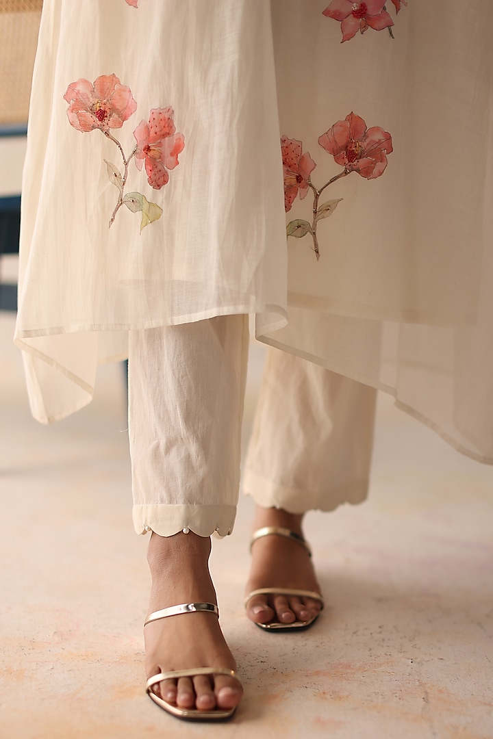 Ivory Chanderi Cutdana & Floral Applique Embroidered Kurta set by Begum Pret at Pernia's Pop Up Shop