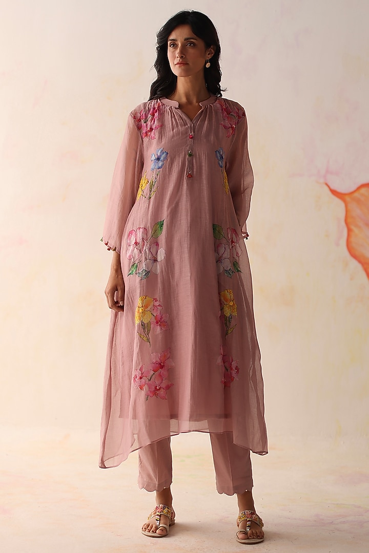 Pink Chanderi Cutdana & Floral Applique Embroidered Kurta set by Begum Pret at Pernia's Pop Up Shop