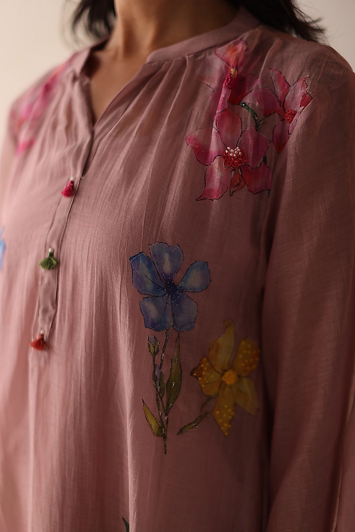 Pink Chanderi Cutdana & Floral Applique Embroidered Kurta set by Begum Pret at Pernia's Pop Up Shop