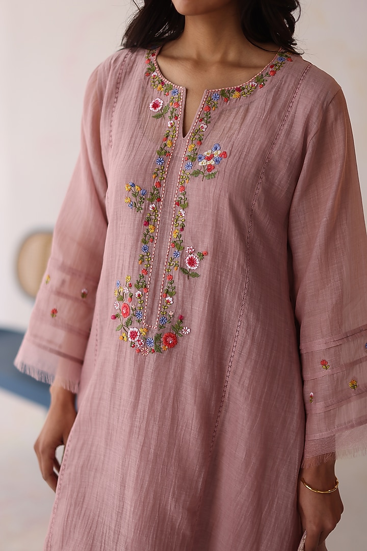 Plum Chanderi Hand Embroidered Kurta Set by Begum Pret at Pernia's Pop Up Shop
