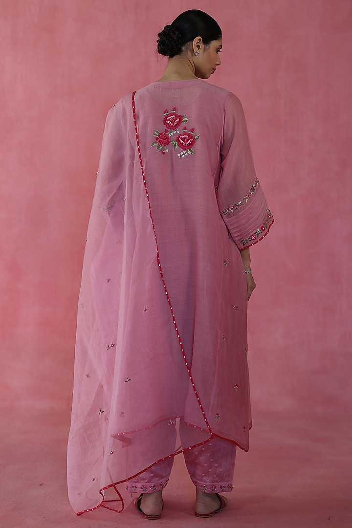Pink Chanderi Silk Hand Embroidered Kurta Set by Begum Pret at Pernia's Pop Up Shop